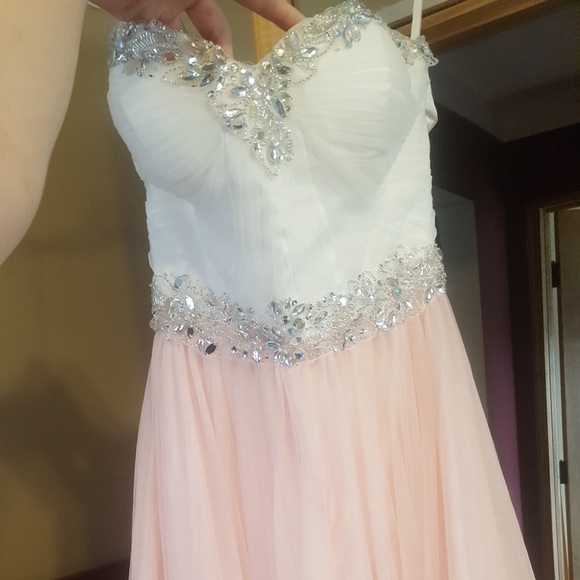 Prom dress - Picture 1 of 4